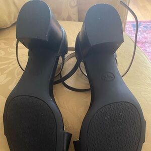 Michael Kors size 9 black sandal